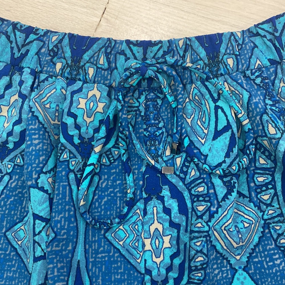 Forever 21 - Patterned Shorts - Small - Picture 4 of 7